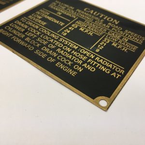 Jeu de plaques signalétiques en laiton début de guerre (F)